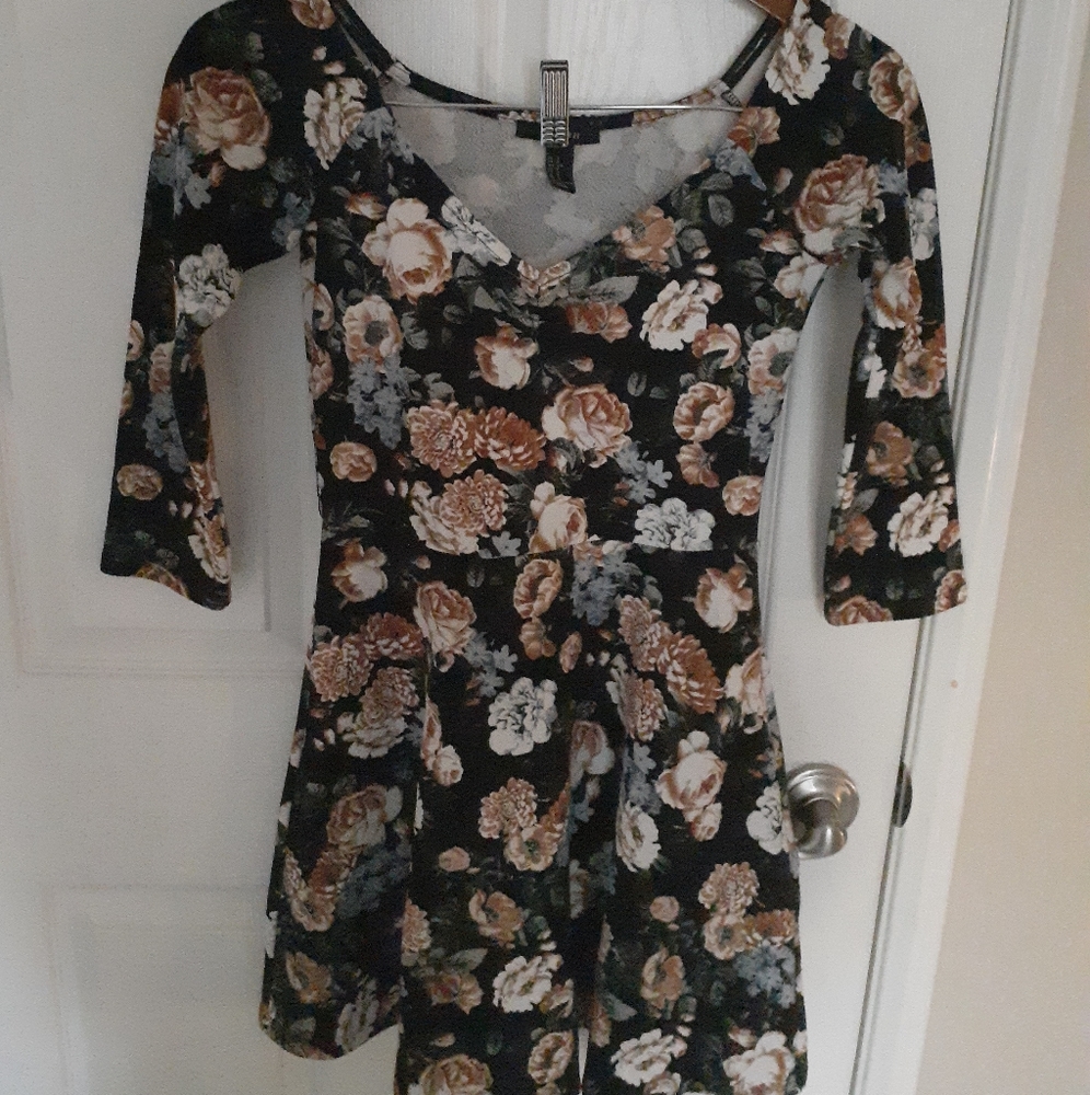 A floral dress mini